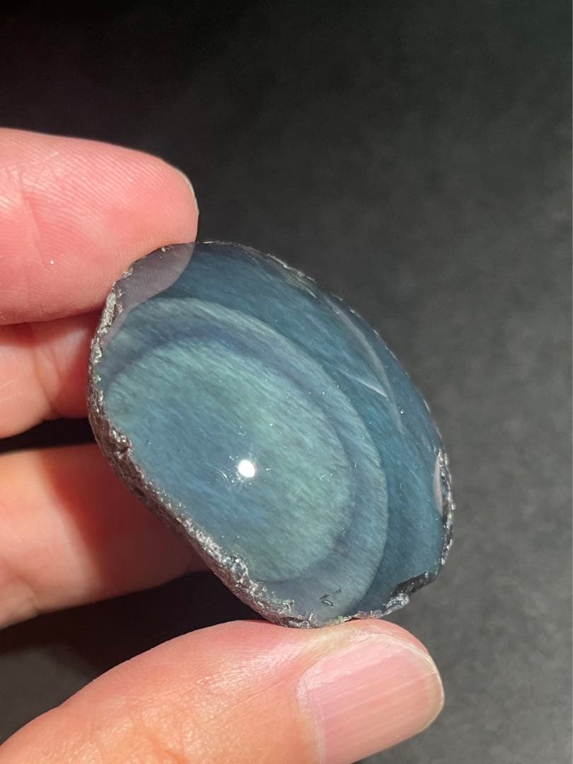 研磨品十勝石玲瓏エメラルドグリーンベースレインボーオブシディアン特級品