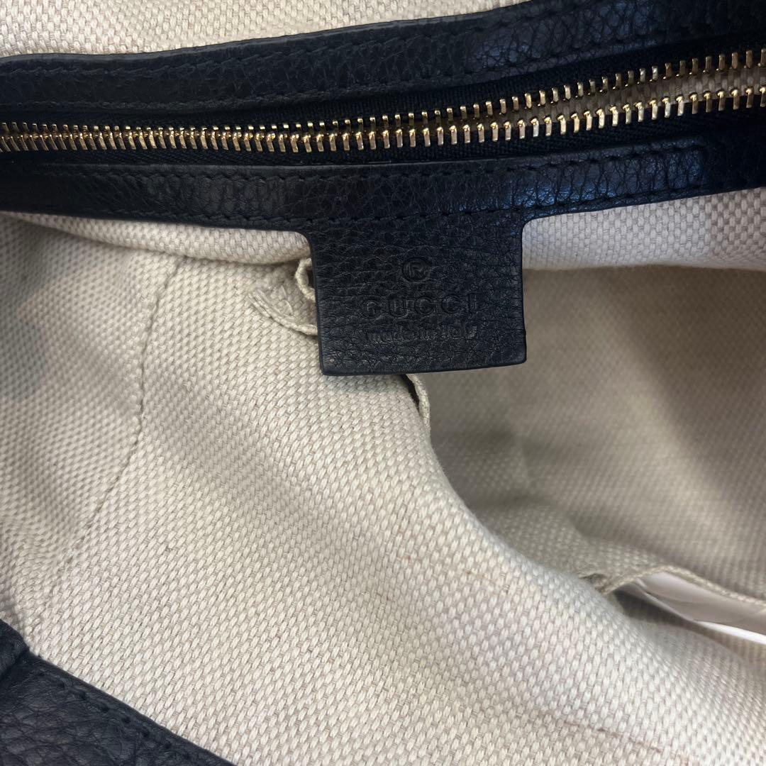 GUCCI ブラックレザーハンドバッグ