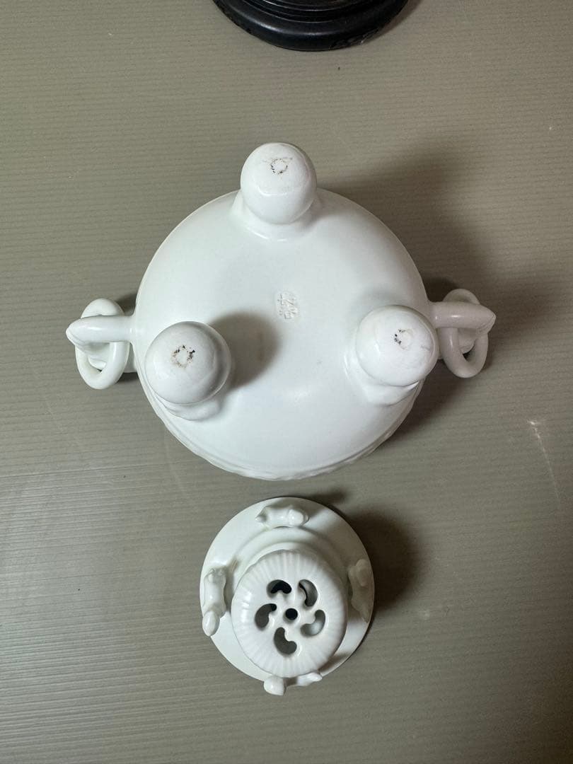 2864 小笠原長春 肥前国 鍋島 太白磁 環付 香炉 台座付