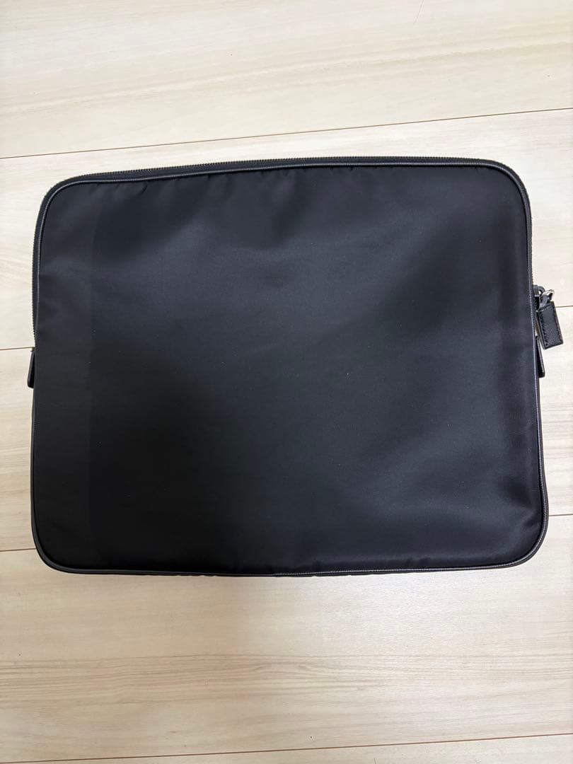 【数回使用・極美品】PRADA パソコンバッグ PCケース クラッチバッグ
