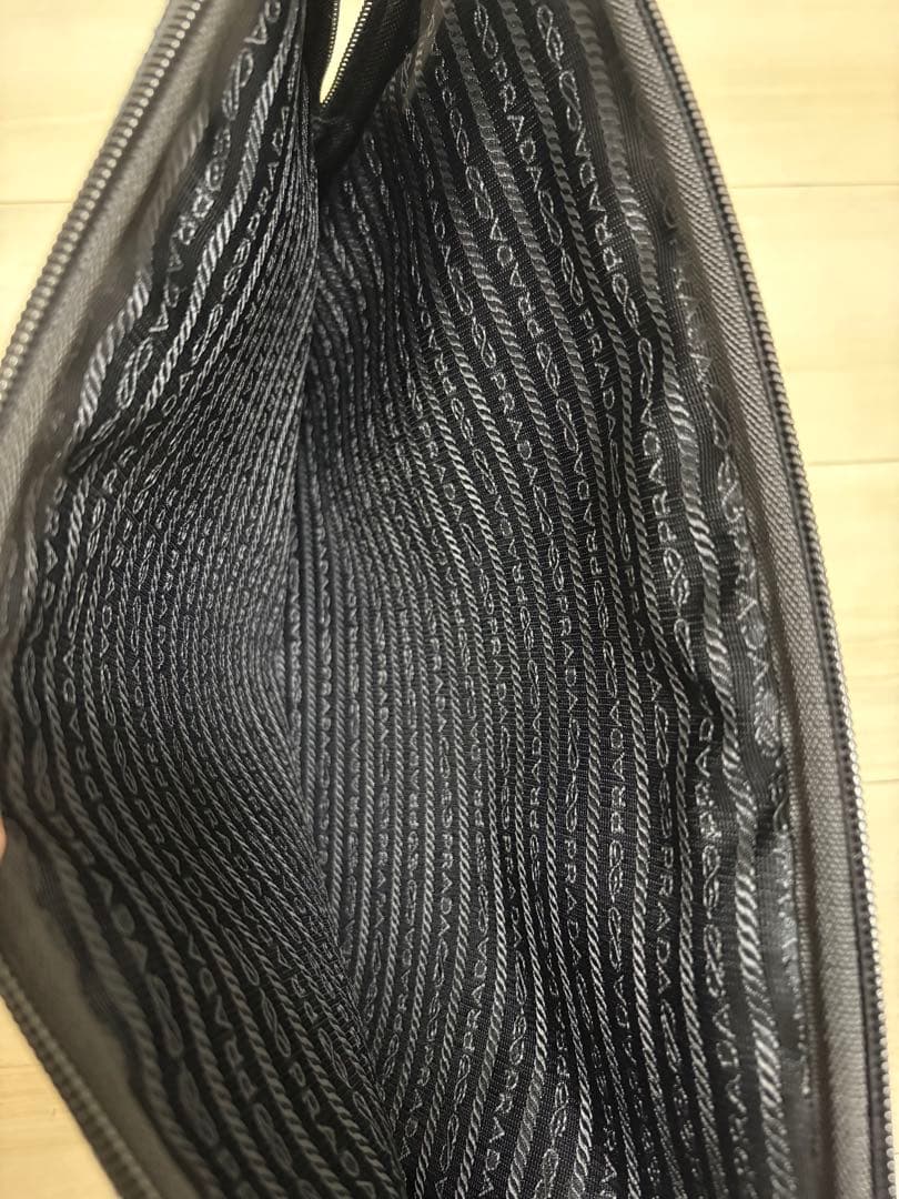 【数回使用・極美品】PRADA パソコンバッグ PCケース クラッチバッグ