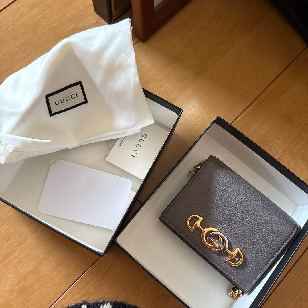 GUCCI グレー 二つ折り財布 GGロゴ