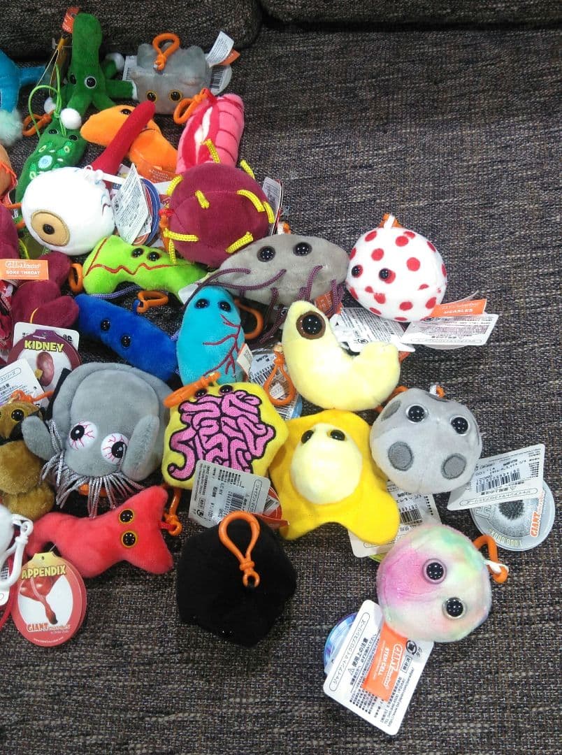 ジャイアントマイクロブス　ぬいぐるみ　キーホルダー　大・小　まとめ売り　58個