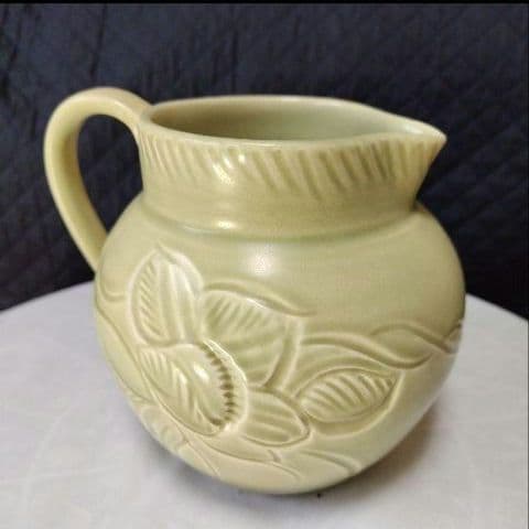 超レアー、美品、スージークーパー初期の作品、彫り物の美しい花瓶(水差し)