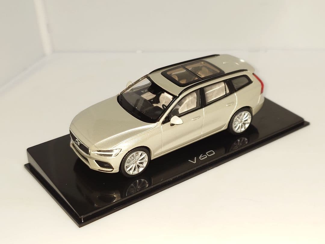 NOREV VOLVO V60 1/43 ミニカー カラーサンプル VOLVO V60 ミニカー