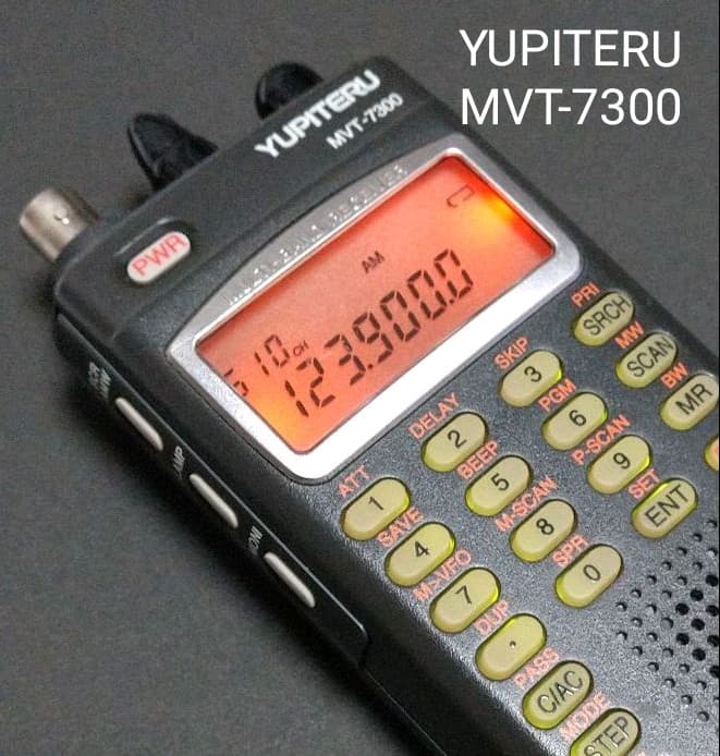 YUPITERUユピテル MVT-7300広帯域受信機と周波数帳