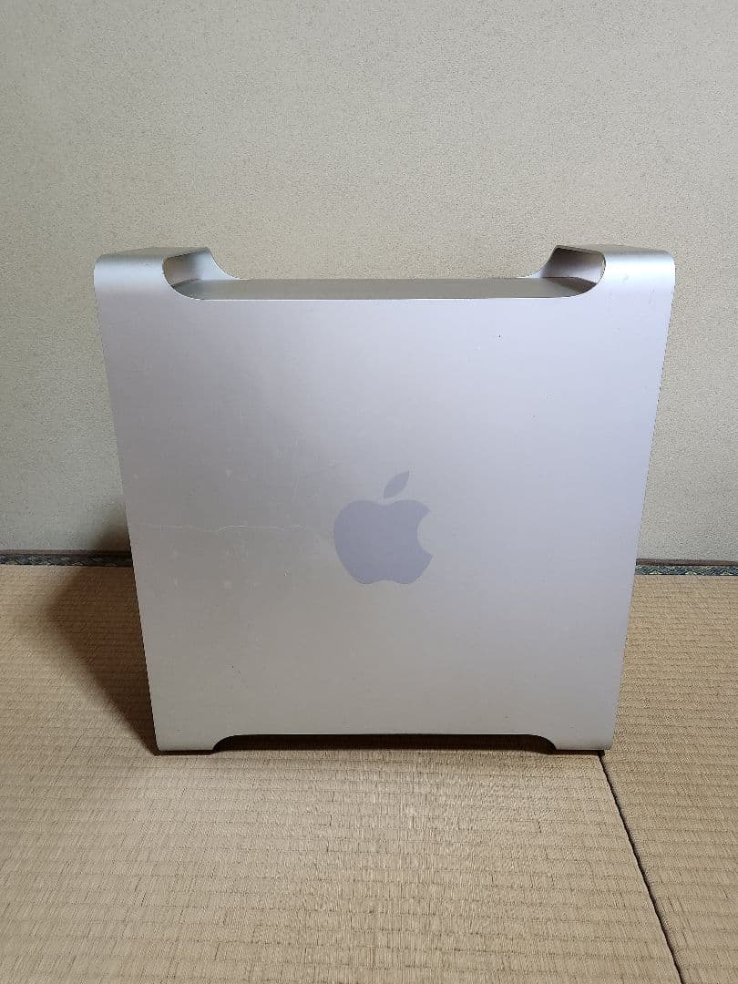 Apple powermac G5本体とキーボード Apple powermac G5本体と