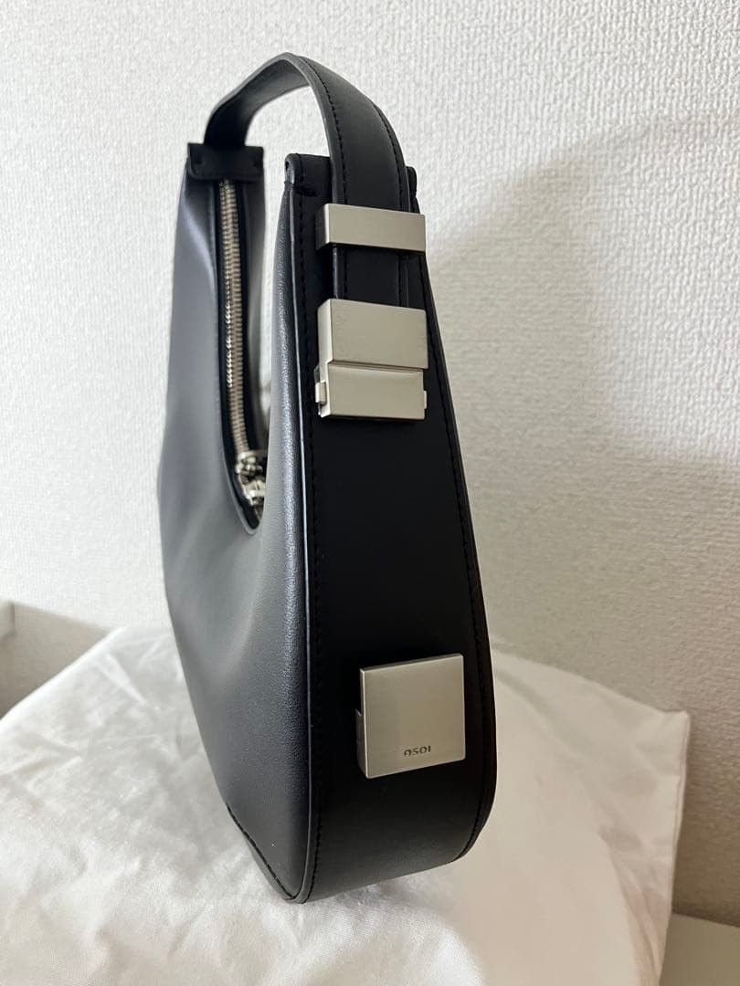 OSOI ブラックレザーハンドバッグ