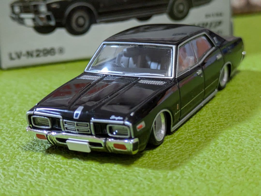 ★ カール　日産　330グロリア、330セド、白、改深リム、ローダウン