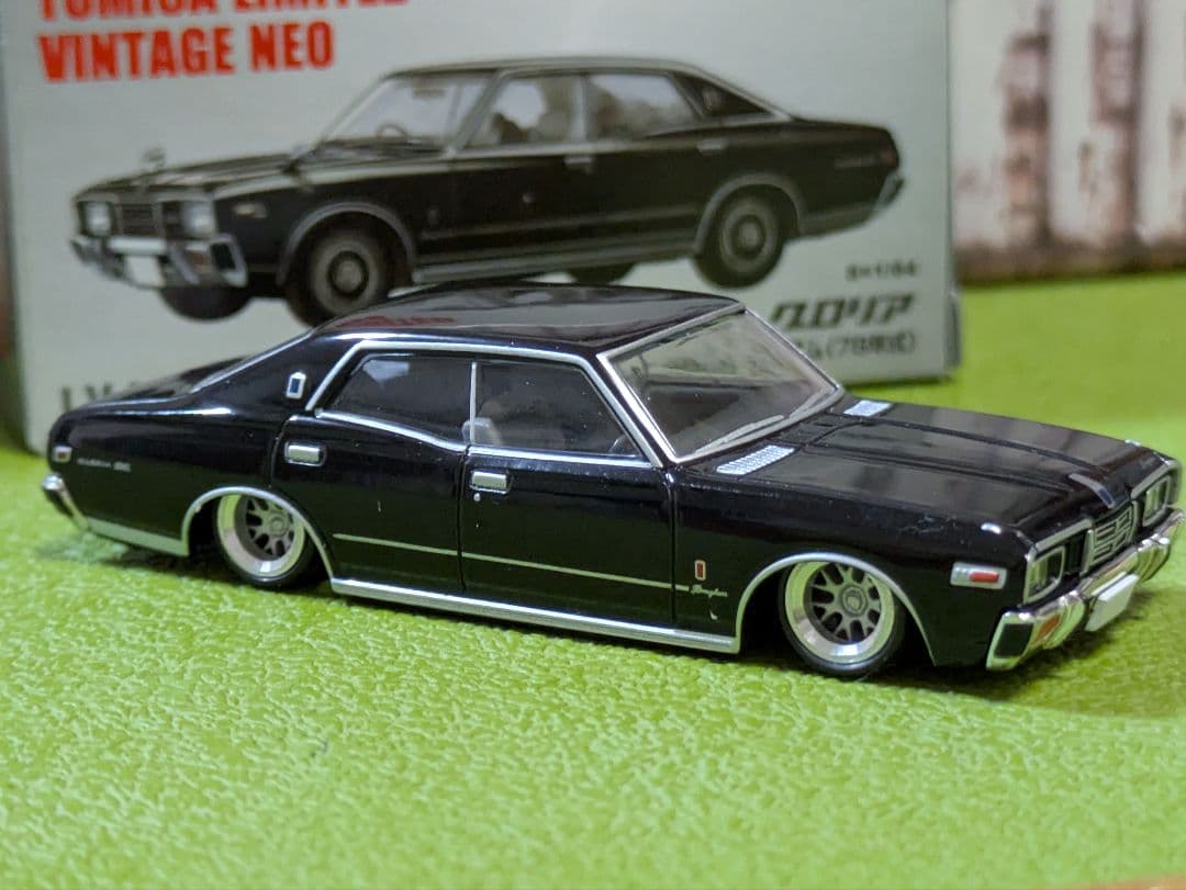 ★ カール　日産　330グロリア、330セド、白、改深リム、ローダウン