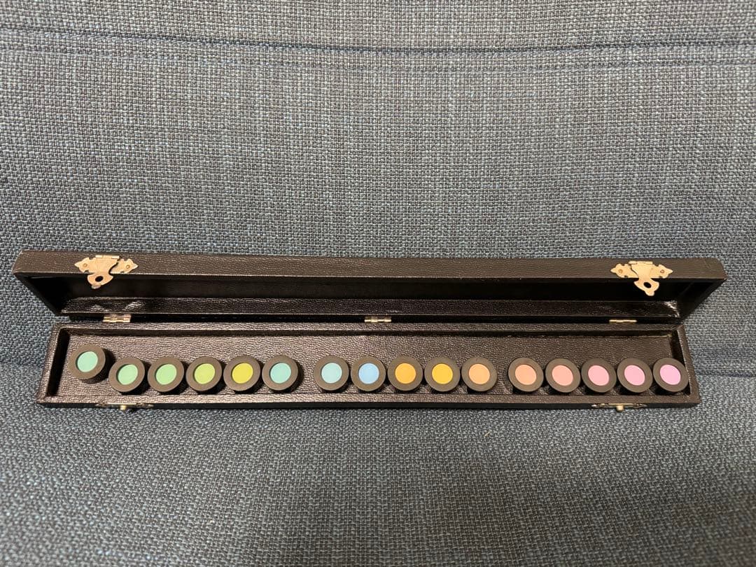 色覚検査具 パネルD-15 - メルカリ