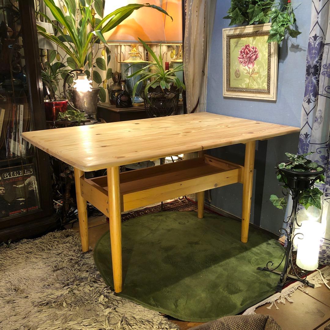 オイルフィニッシュ　リビングでもダイニングでも使えるテーブル