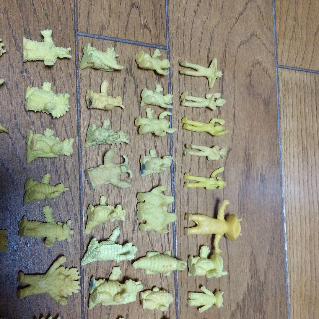 怪獣 ウルトラマン キン消し 黃色 105 個セット ダブリ無。ポピー 丸越製。