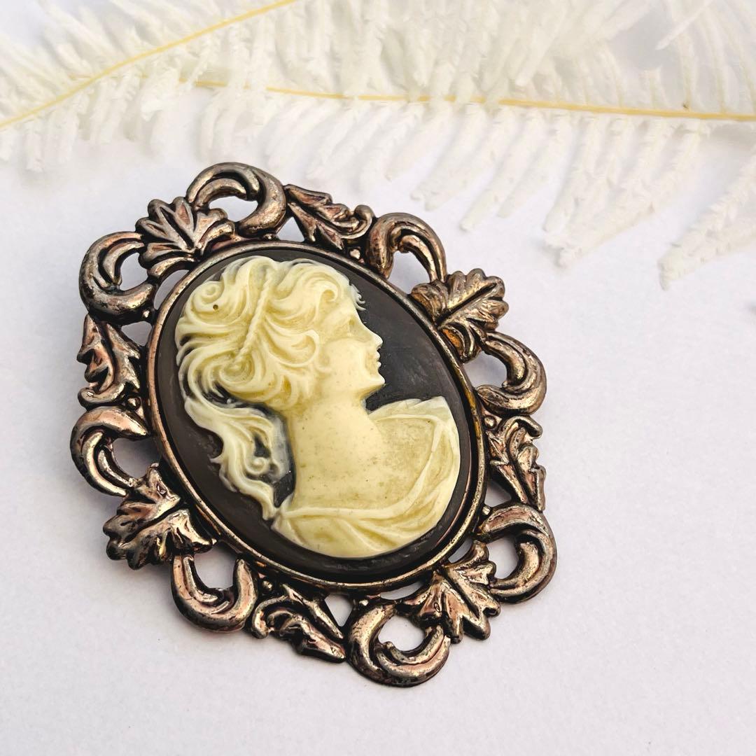 ♡美品·手彫りミセス婦人用ヴィンテージカメオブローチ珊瑚♡