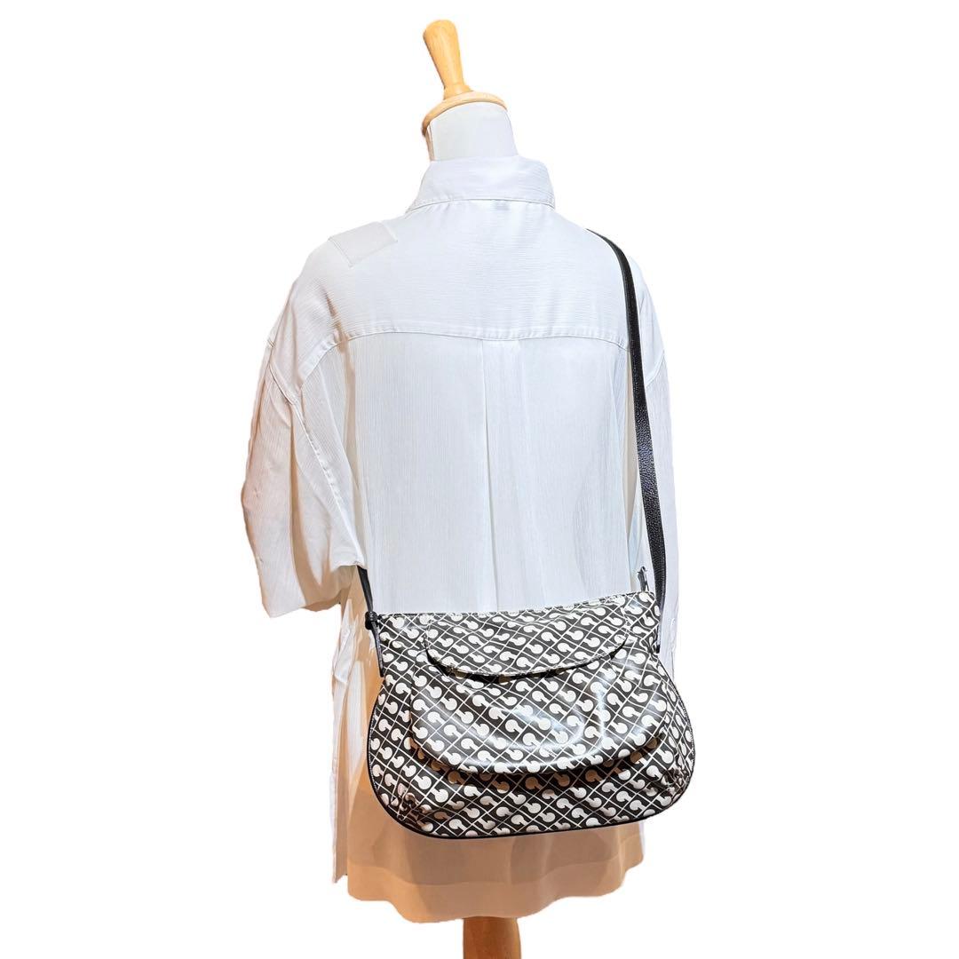 現行品　極美品　ソフティ ゲラルディーニ ロゴ　クロスショルダーバッグ