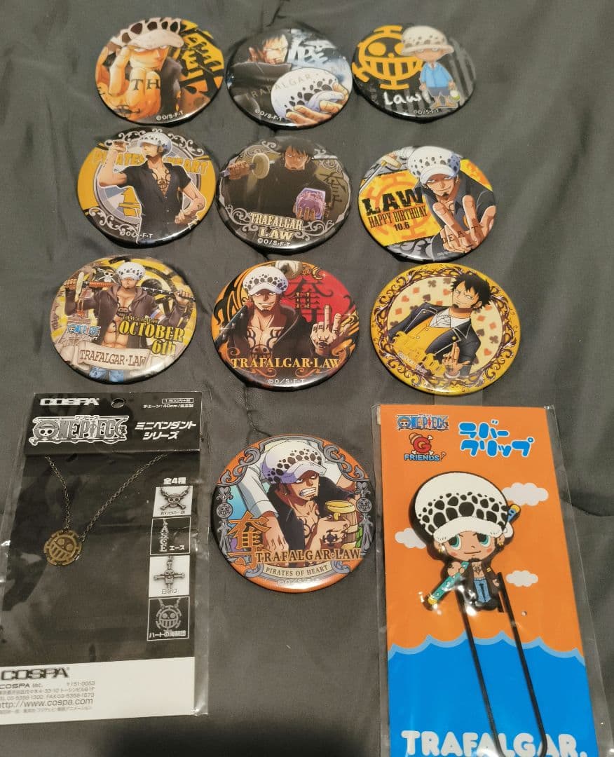 ONE PIECE トラファルガー・ロー ピンバッジセット - メルカリ