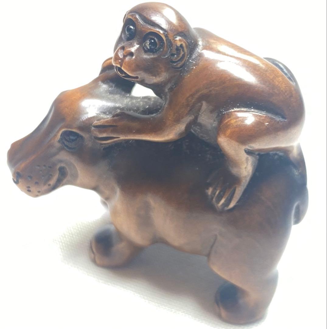 根付 柘植 カバと猿黄楊 繊細彫刻 木製 カバ と猿 - メルカリ