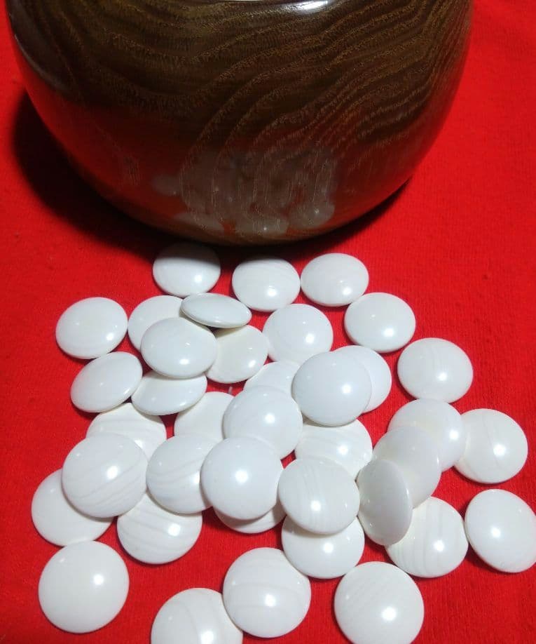 【囲碁】本蛤碁石　那智黒石8.3/8.5ミリ　28号　栗碁笥