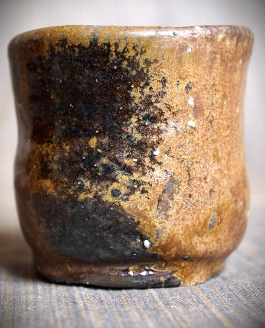 最上作★高力芳照【師：金重素山、金重有邦】★備前（黒）酒呑★共箱・布