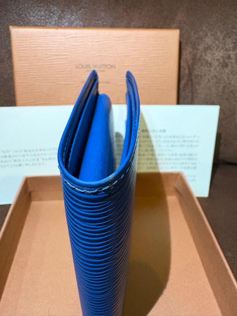 LOUIS VUITTON 青 レザー 財布　エピ