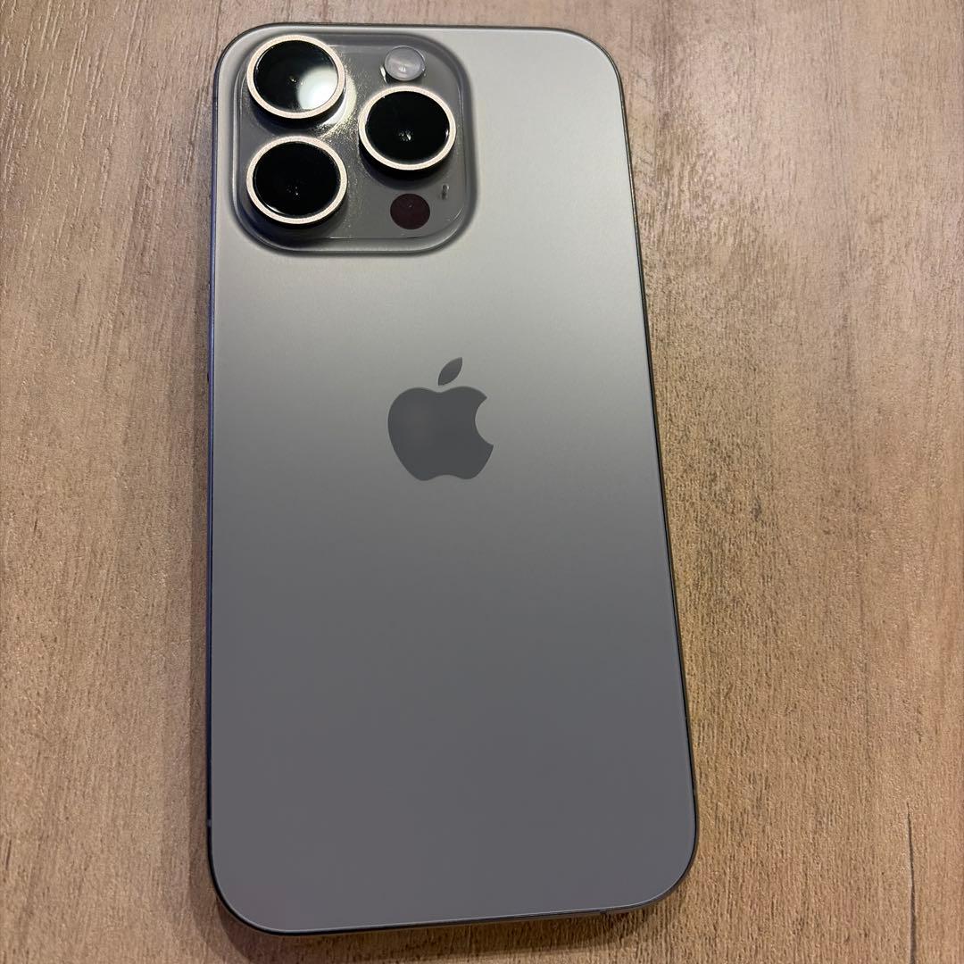 Apple iPhone 15 Pro スペースグレー 256 GB 本体ケース