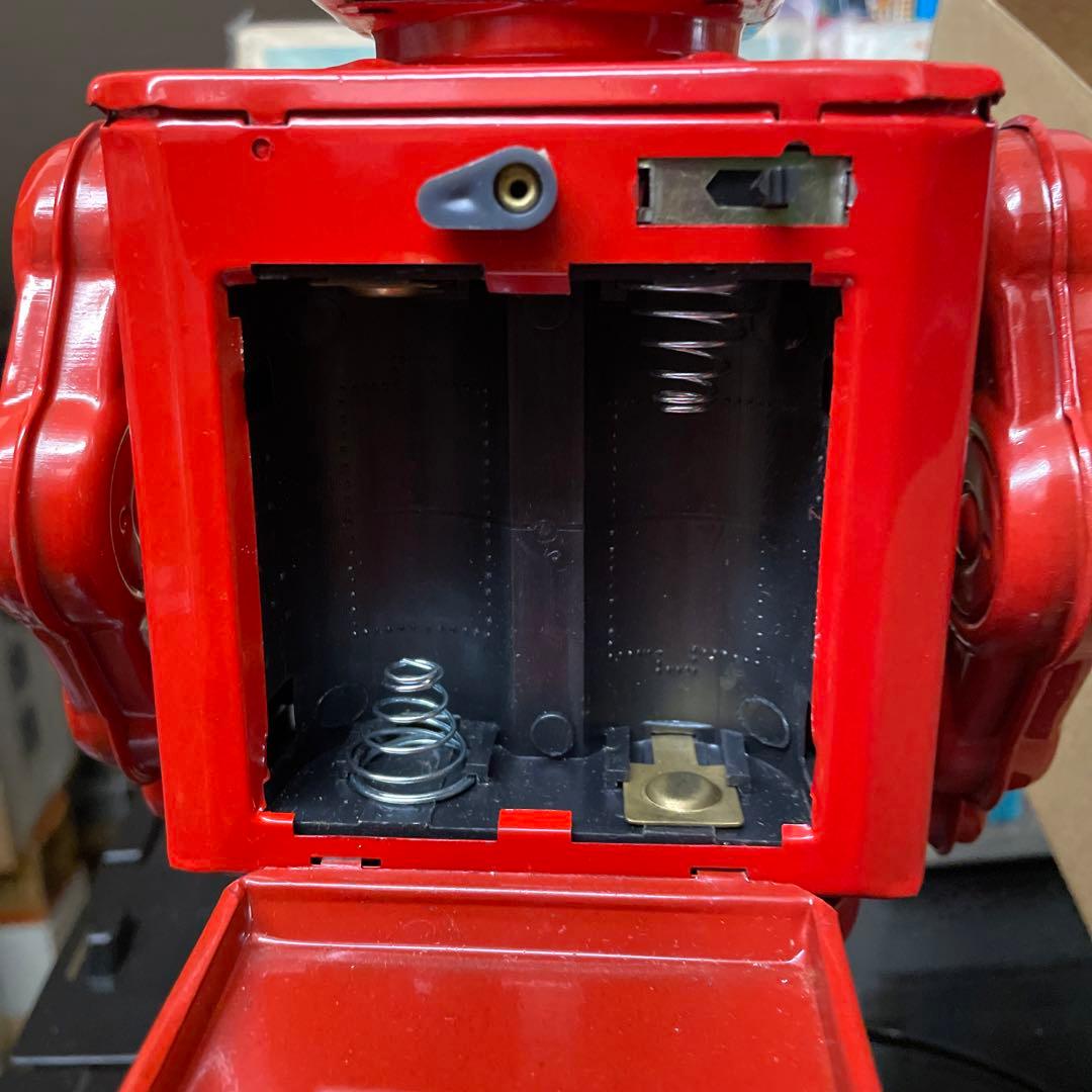 鮮やかな赤です！美品！破格ブリキロボット　赤　中国製だと思います。ほぼ新品保管品