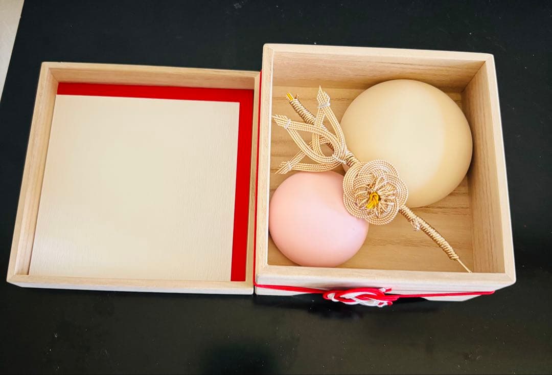 お祝品 紅白 蓬莱小箱 木の鏡餅 自然の檜材 嘉門工藝
