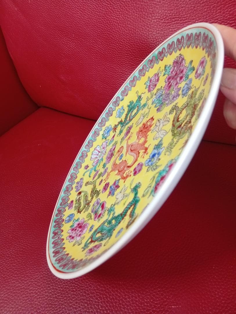 中国景徳鎮』粉彩 龍文 花文 飾皿 レトロ アンティーク 龍と花模様の