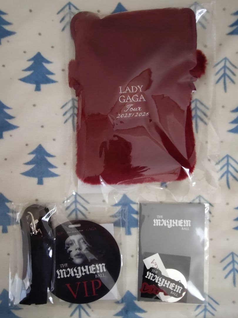 レディガガ THE MAYHEM BALL VIP GOLDグッズ - メルカリ