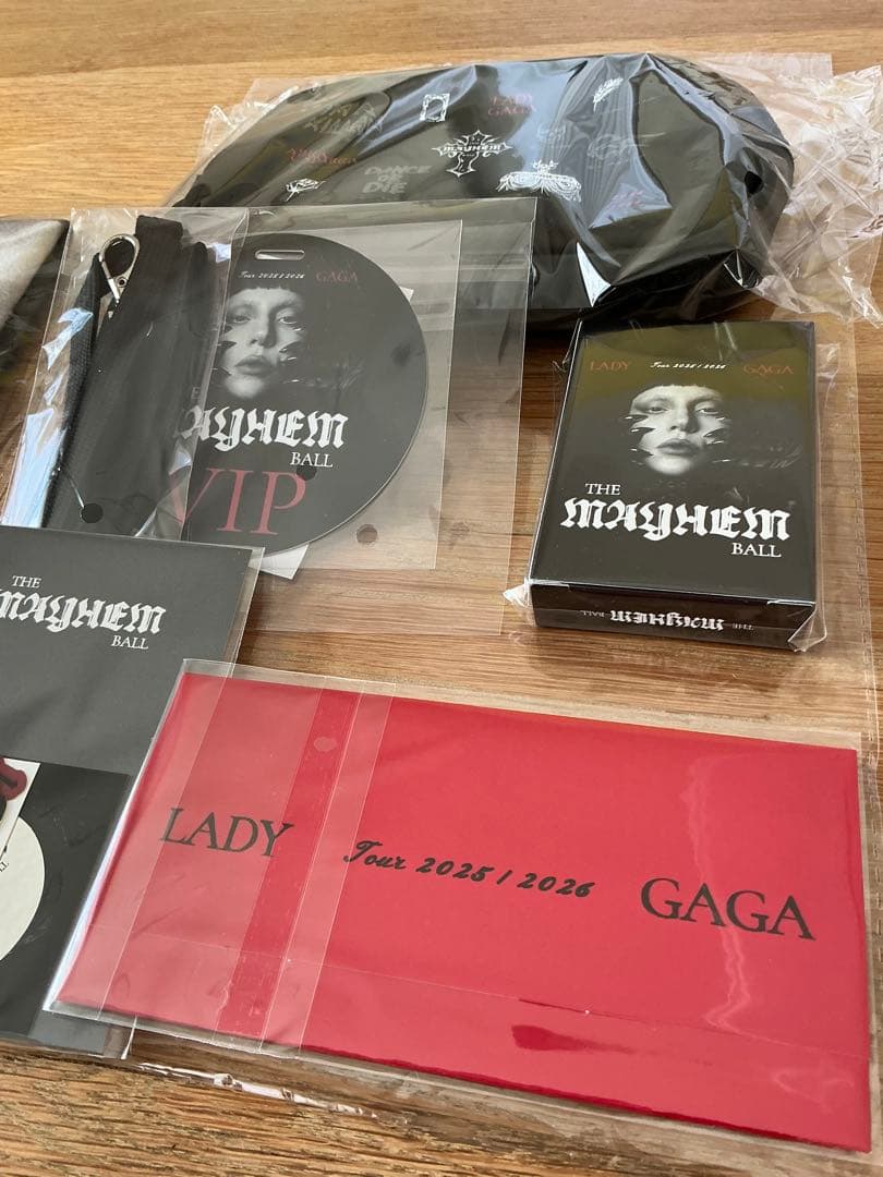 LADY GAGA THE MAYHEM Ball VIP GOLD グッズ - メルカリ