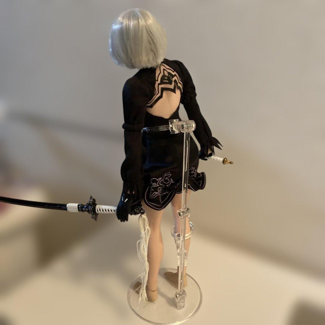 2B フィギュア 黒衣装 刀付き　1/6 シームレス