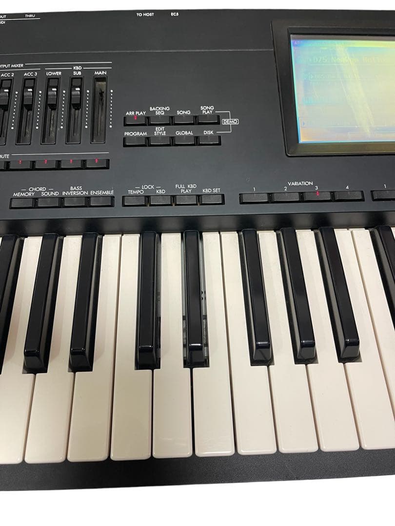 希少品 KORG i30 Music workstation シンセサイザー - メルカリ