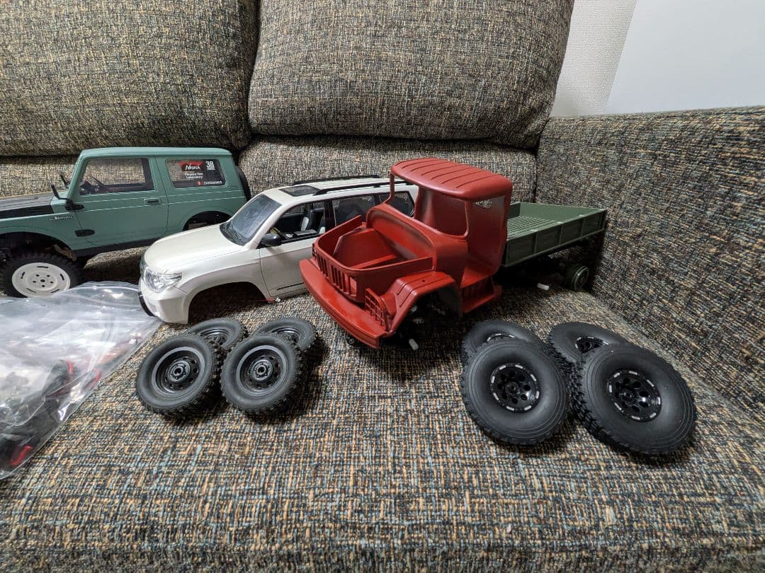 WPL C74ジムニー MN82ランクル 他　WPLパーツ多数　画像の物の全て。