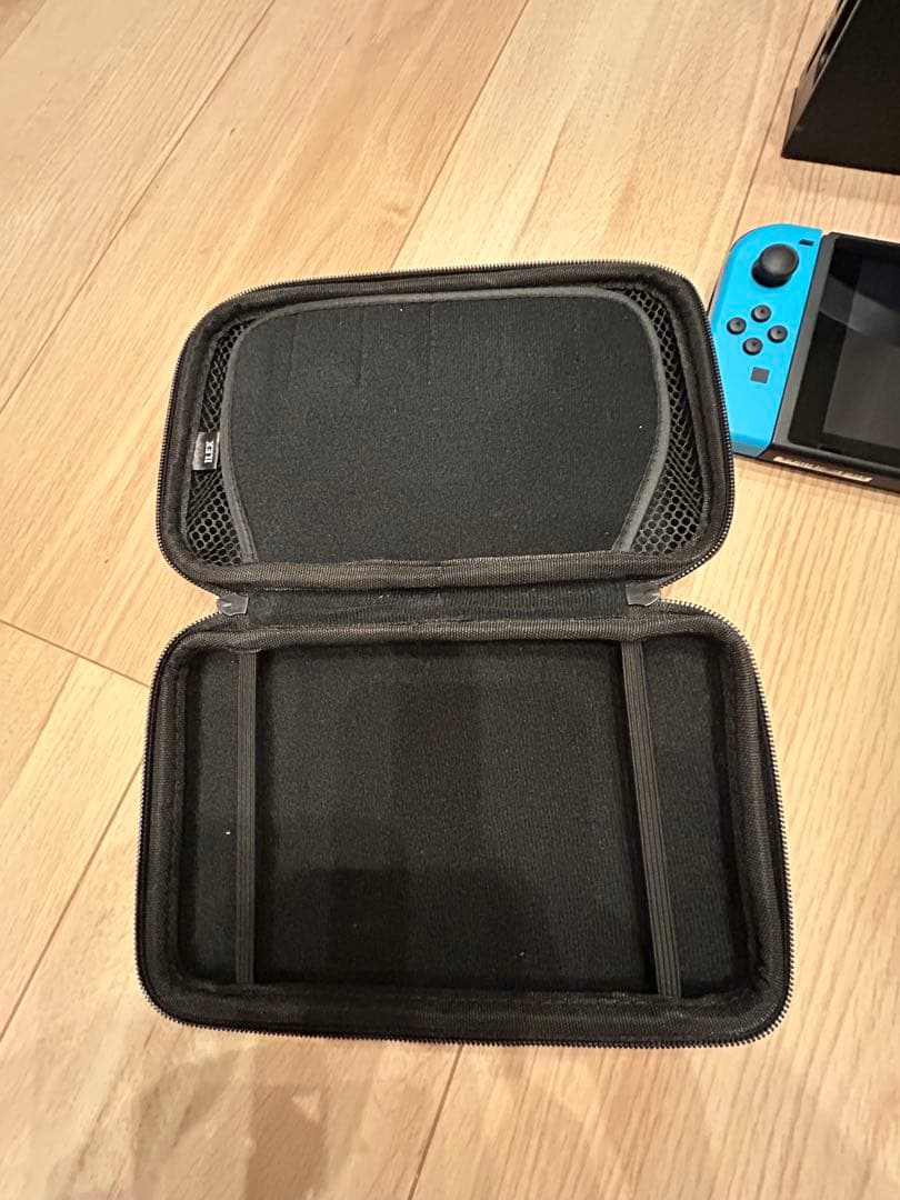 Nintendo Switch 本体 青/赤 Joy-Con キャリングケース付
