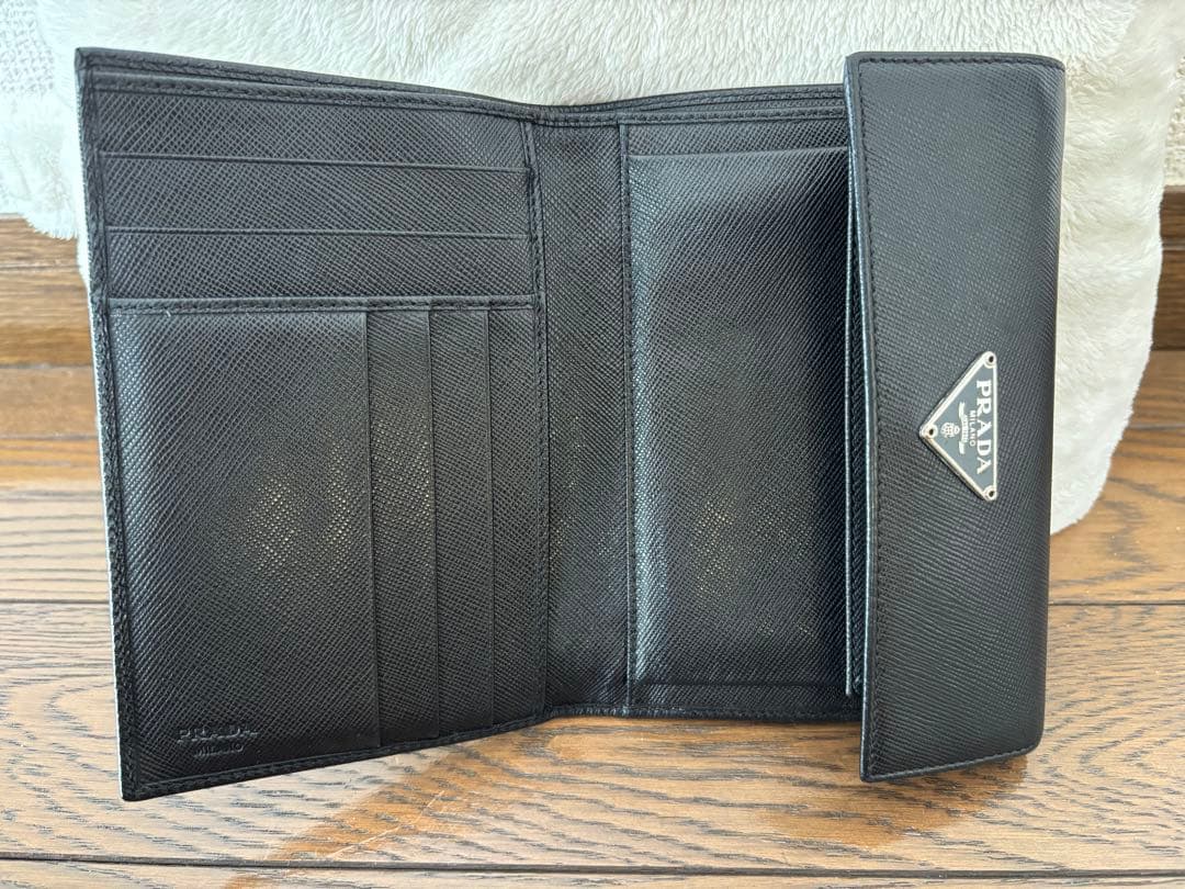 PRADA ブラック レザー 三つ折り財布 - yellows.co.jp 日本
