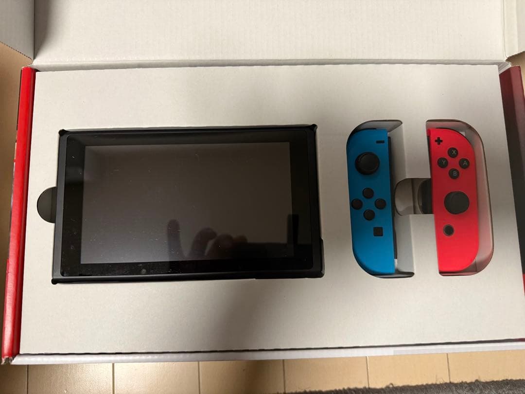 【携帯ケース、充電スタンド付】Nintendo Switch現行モデル