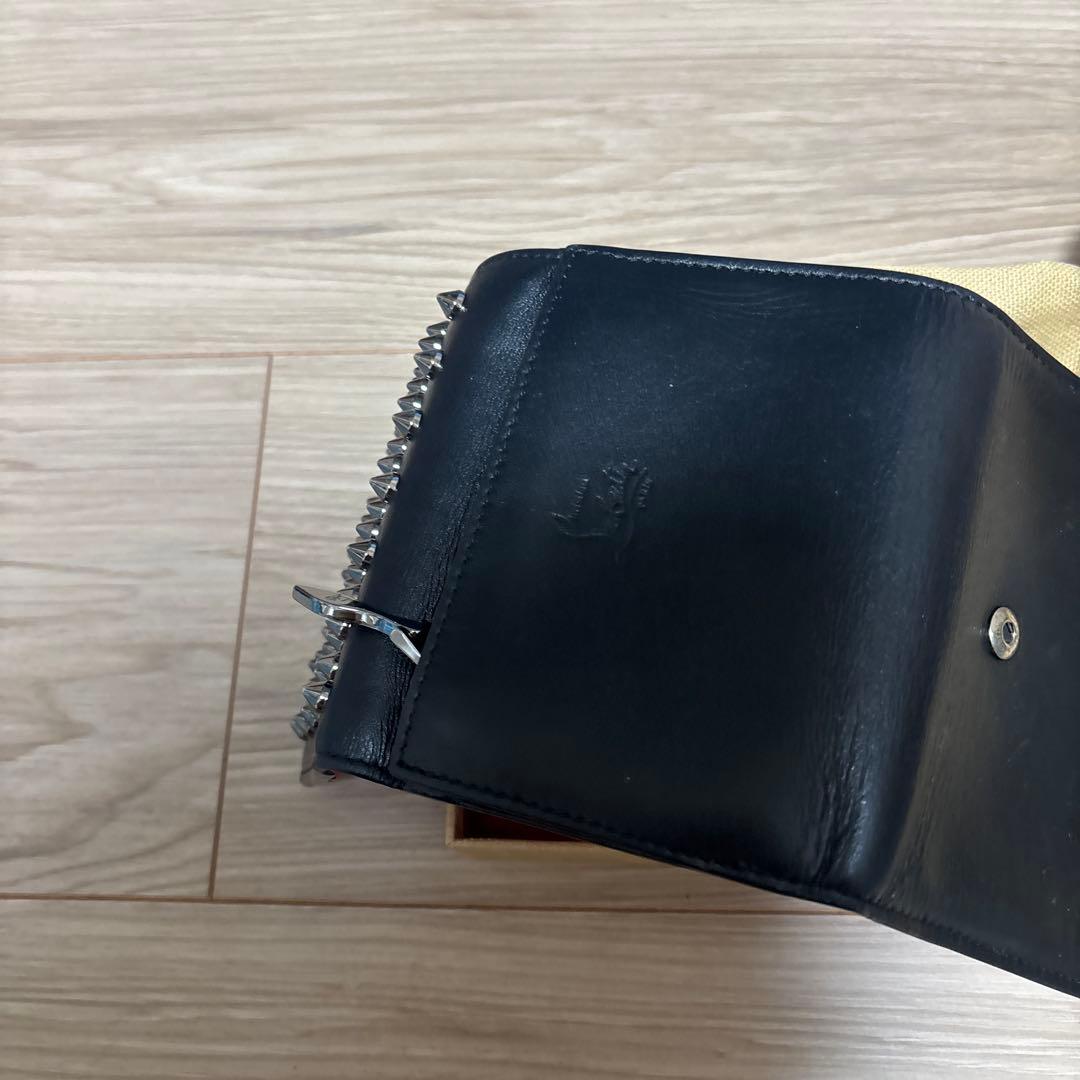 クリスチャン ルブタン スタッズ二つ折り財布 - メルカリ