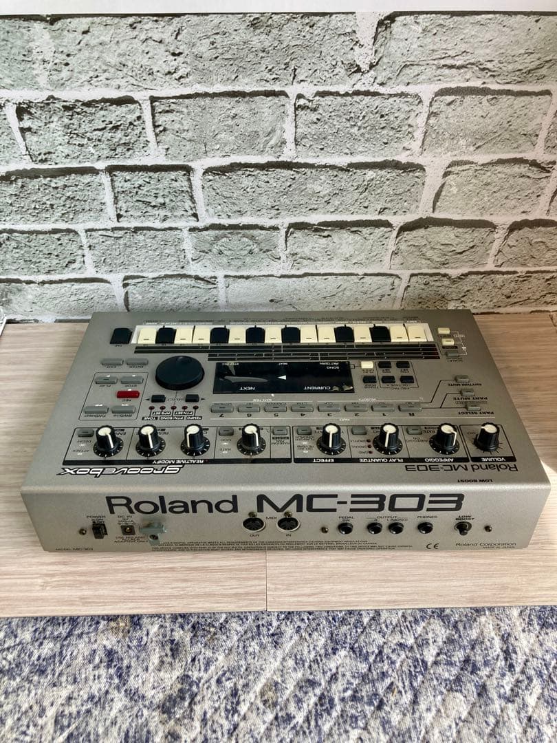 ◎名機◎ ROLAND MC-303 GROOVEBOX 純正キャリーバッグ付き ◎名機◎