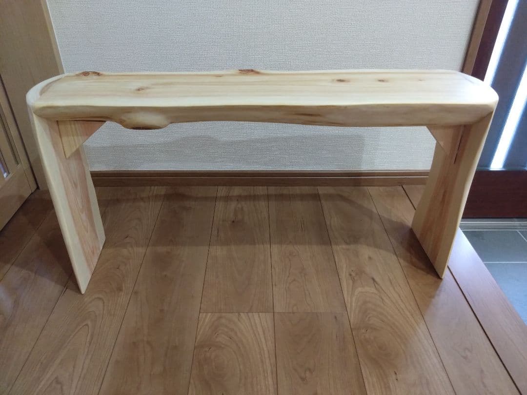 檜のベンチ52 丸太風で座りやすく、総檜造り、リビングや食卓に