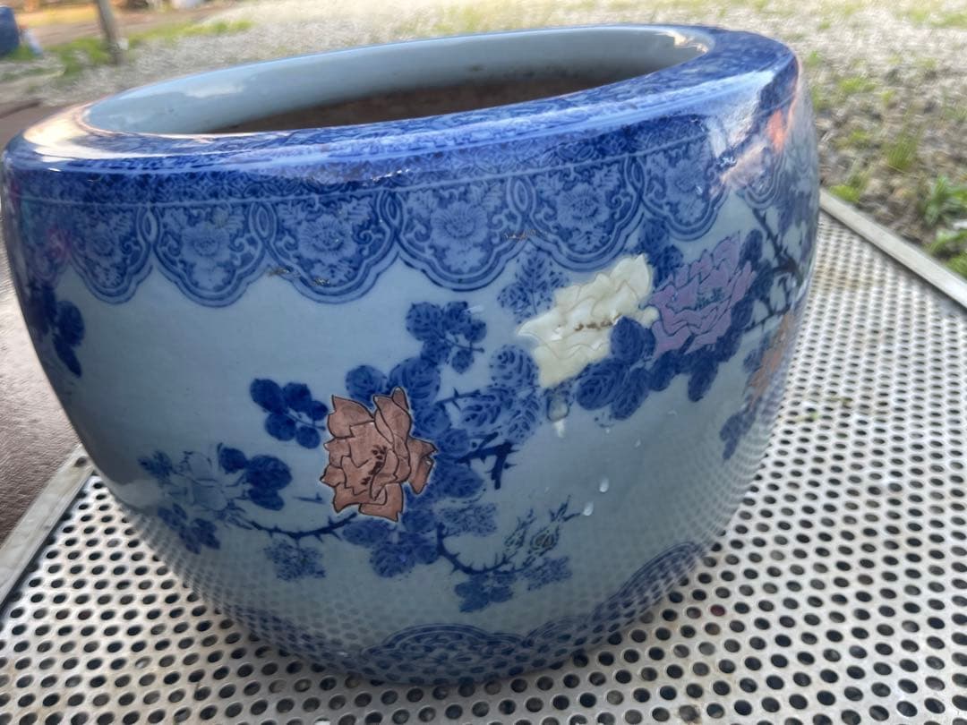 大型火鉢 青白磁の花柄火鉢 大型火鉢 青白磁の花柄火鉢