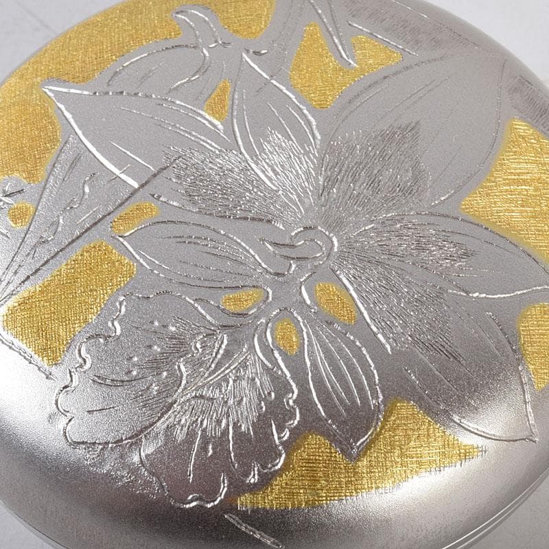 茶道具 帖佐美行作 銅地金銀鍍金 彫金香合 春蘭想 共箱 C 8579 - メルカリ