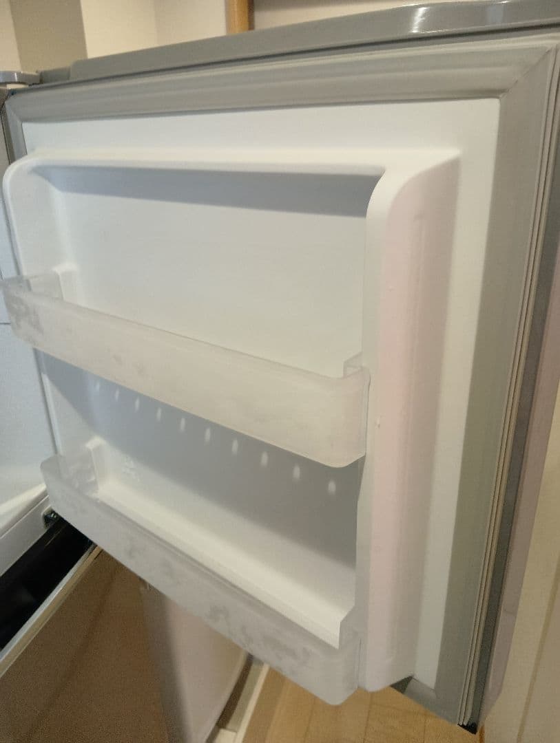 Hisense シルバー 227L 冷蔵庫 HR-B2301 2018年製