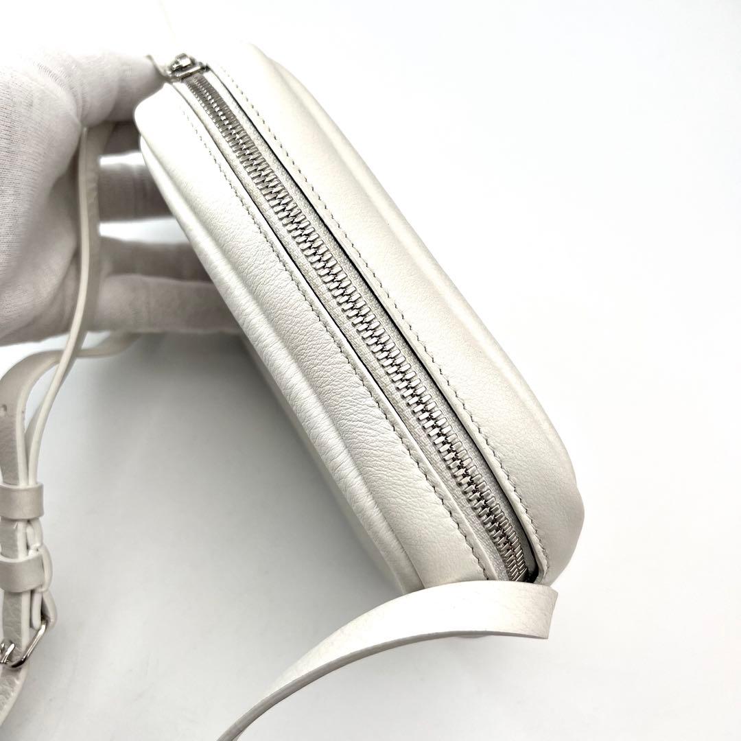 美品✨　バレンシアガ　カメラバッグ　レザー ホワイト　エブリデイ　ショルダー