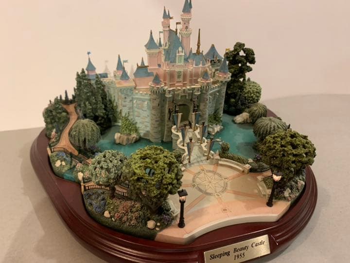 ディズニー眠れる森の美女の城 オルショウスキー フィギュア Olszewski