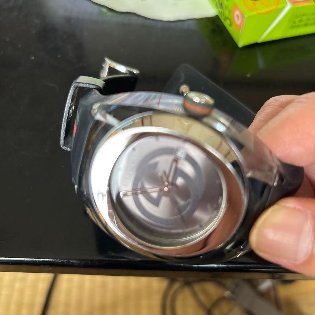 GUCCI ブラックラバーベルト時計