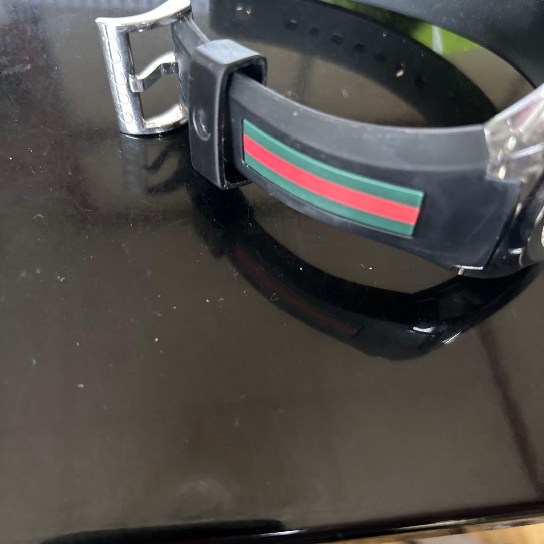 GUCCI ブラックラバーベルト時計