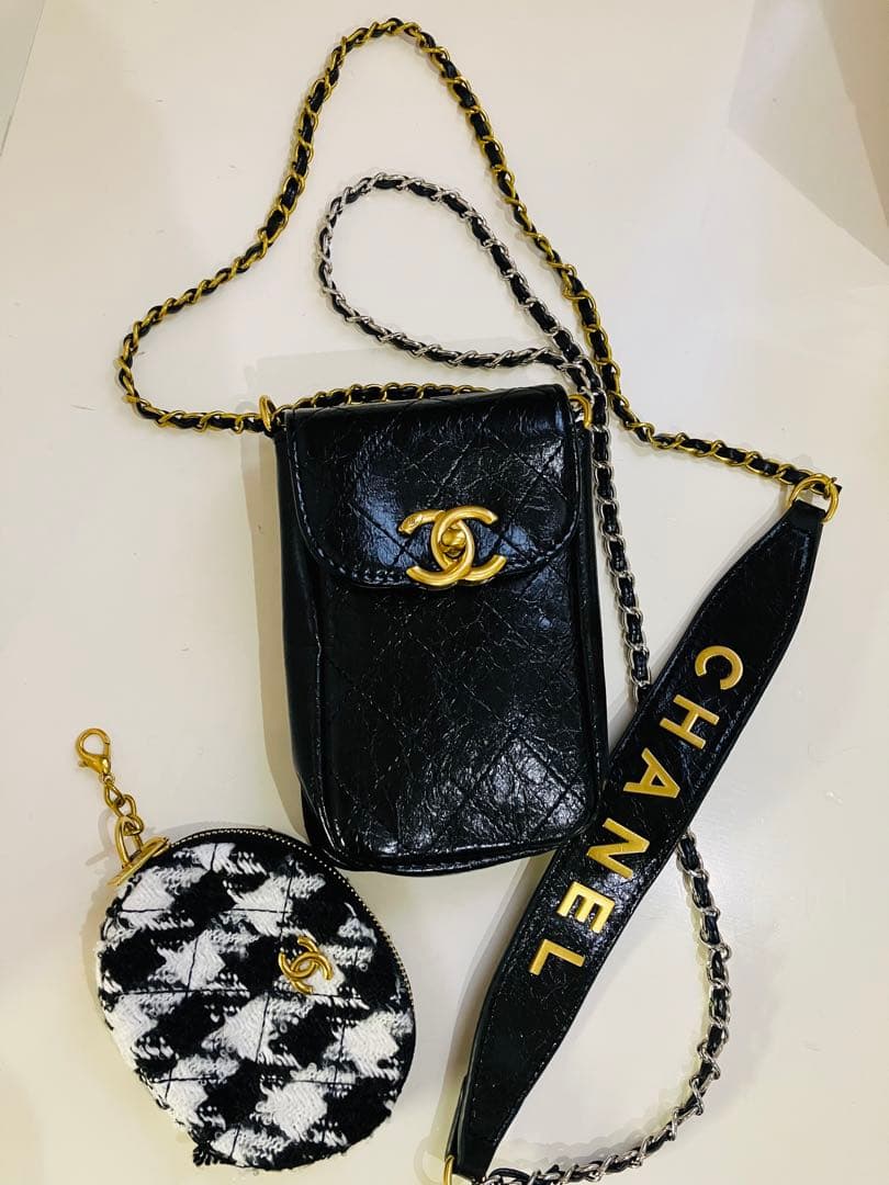 CHANEL スマホショルダーバッグノベルティ