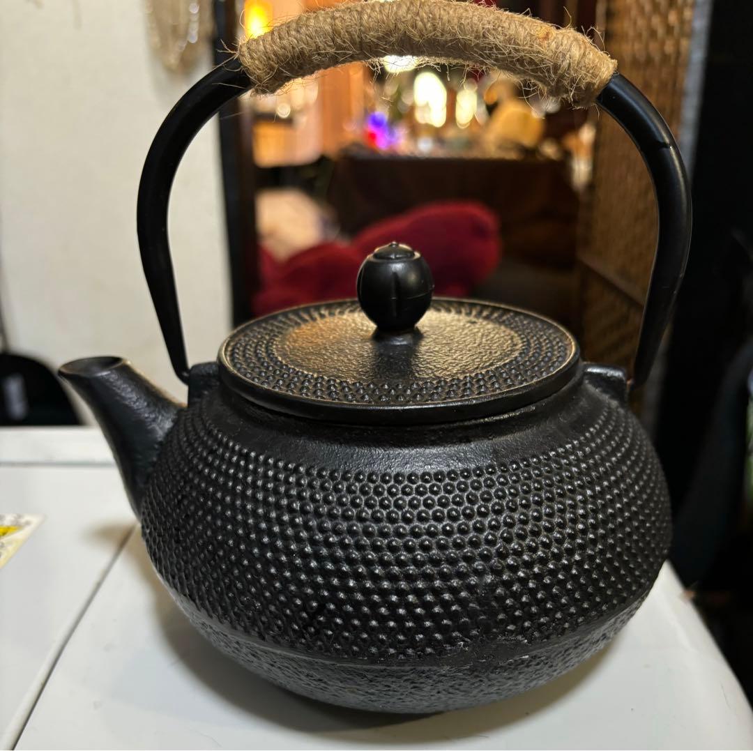 ☆渋い黒い南部鉄器、鋳鉄製鉄瓶 突起模様☆ - メルカリ