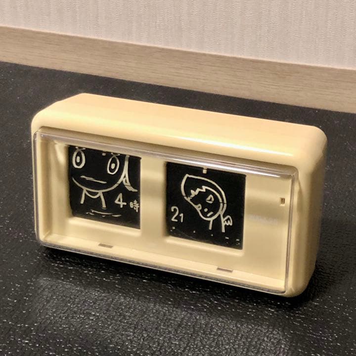 奈良美智 パタパタクロック 「WALK ON」 ベージュ