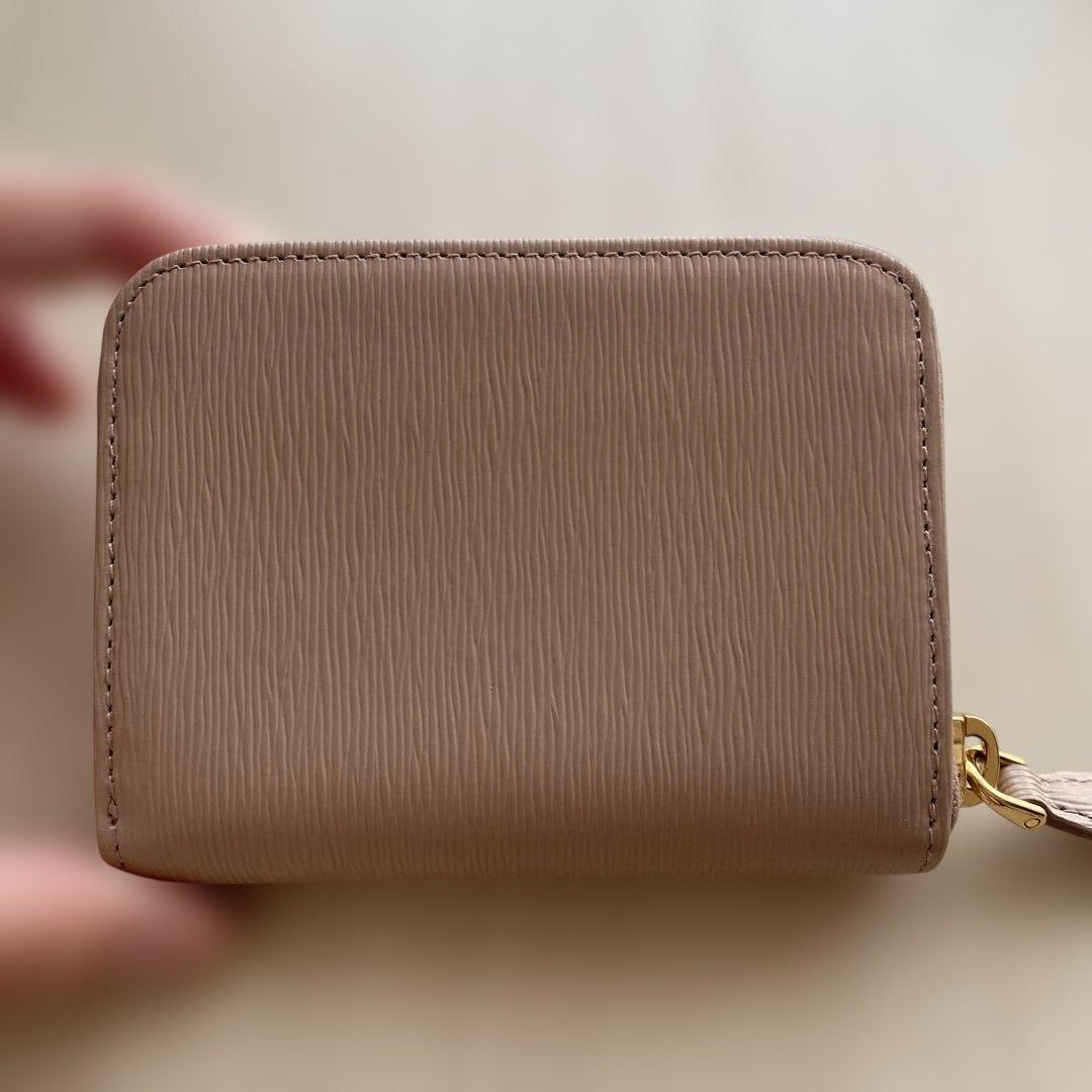 プラダ トライアングル ケース 超美品